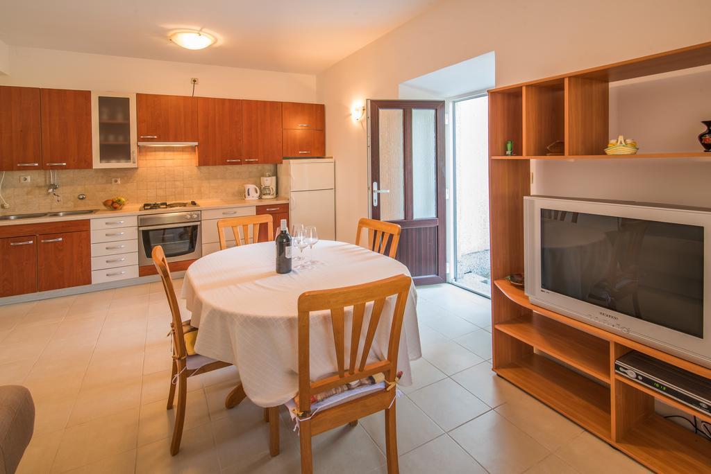 Apartment Ana 1 Malinska Εξωτερικό φωτογραφία